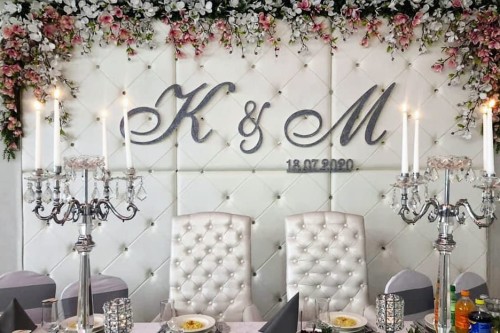 brakotowe inicjały sala 2.JPG